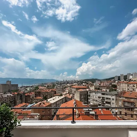 105m2 Penthouse Sea View Rijeka, Free Garage Parking