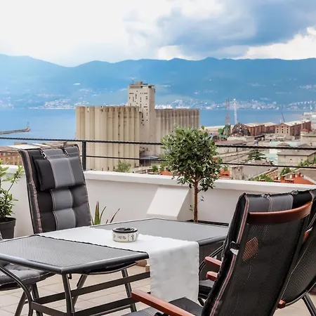 105m2 Penthouse Sea View Rijeka, Free Garage Parking Apartment