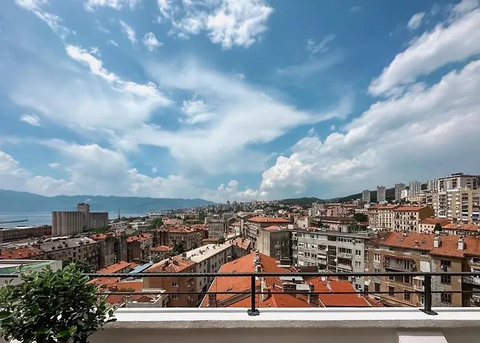 105m2 Penthouse Sea View