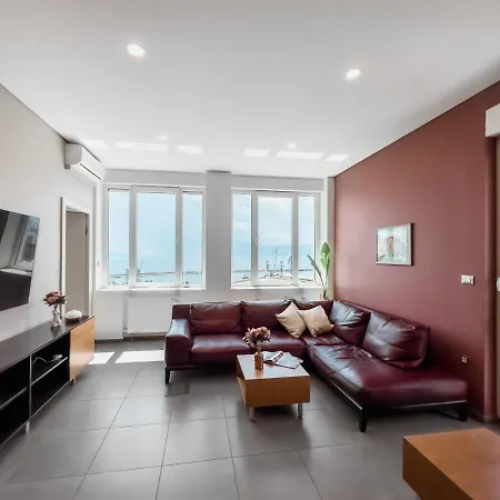 105m2 Penthouse Sea View With Free Garage Parking *