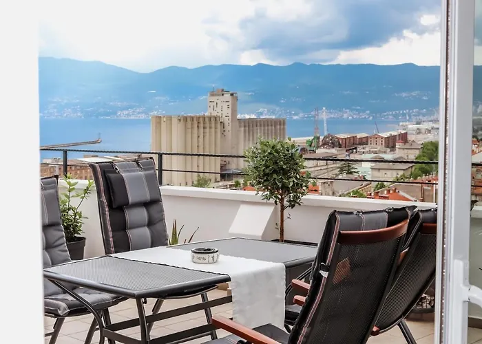 105m2 Penthouse Sea View شقة